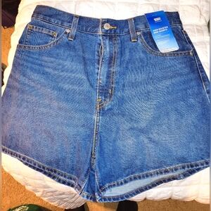 BNWT LEVI'S HIGH-WAISTED MOM SHORTS SIZE 29